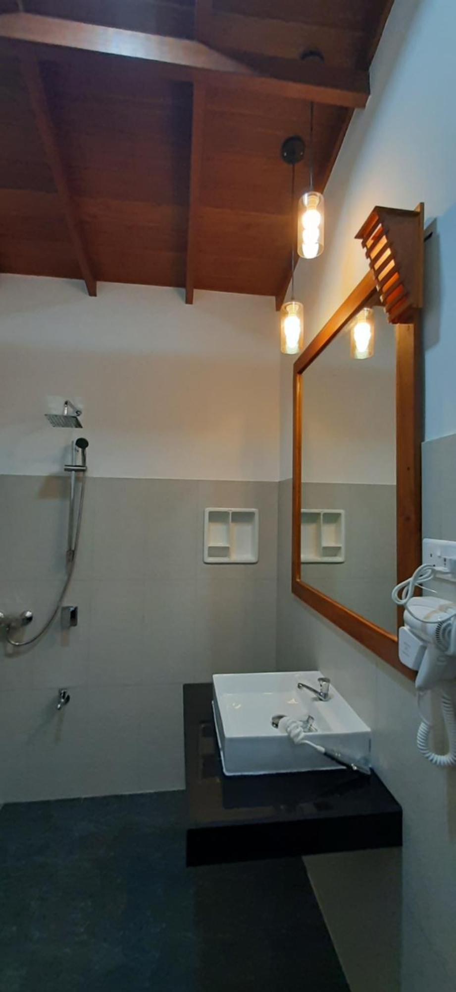 The Otunna Guest House Σιγκιρίγια Εξωτερικό φωτογραφία